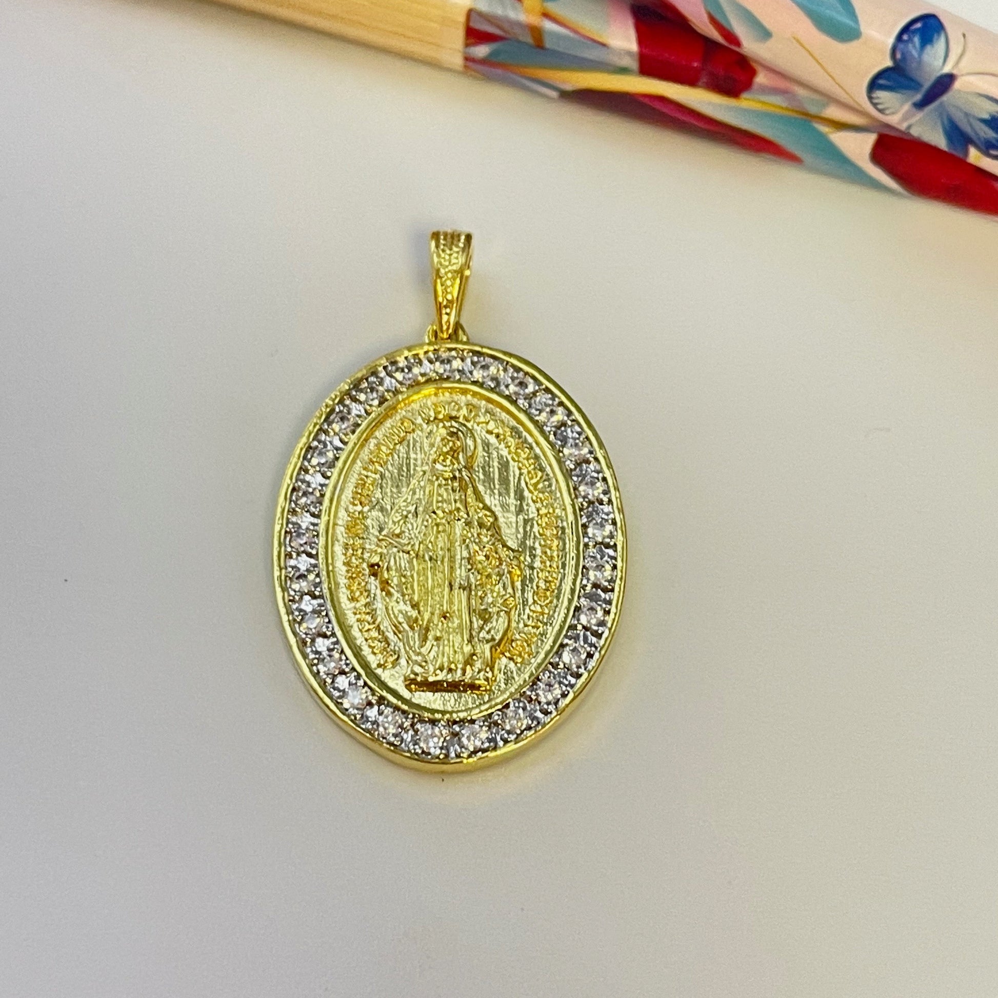 FO539 Virgen Milagros Circones 35 x 20 mm Figura Baño Oro Figuras Bañadas en Oro y Plata hecho de Bronce Bañado en Oro 18K