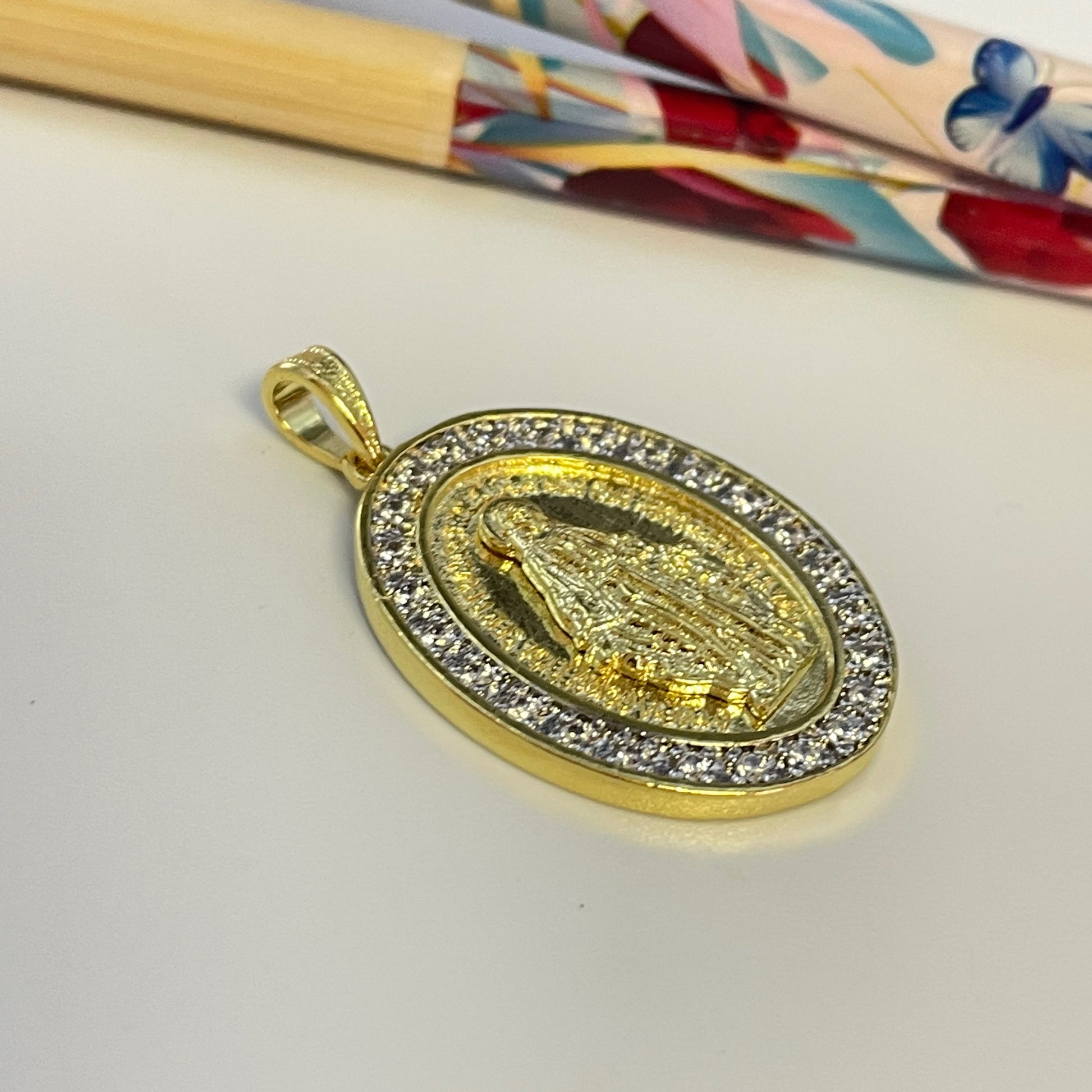 FO539 Virgen Milagros Circones 35 x 20 mm Figura Baño Oro Figuras Bañadas en Oro y Plata hecho de Bronce Bañado en Oro 18K