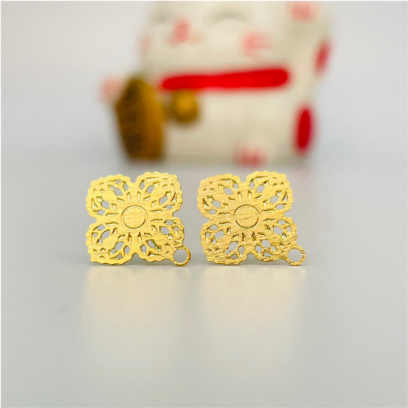 BO31 Trebol con argollita inferior 10x9 mm Base de Aro Baño Oro Bases de Aros Bañadas en oros y Plata hecho de Bronce Bañado en Oro 18K