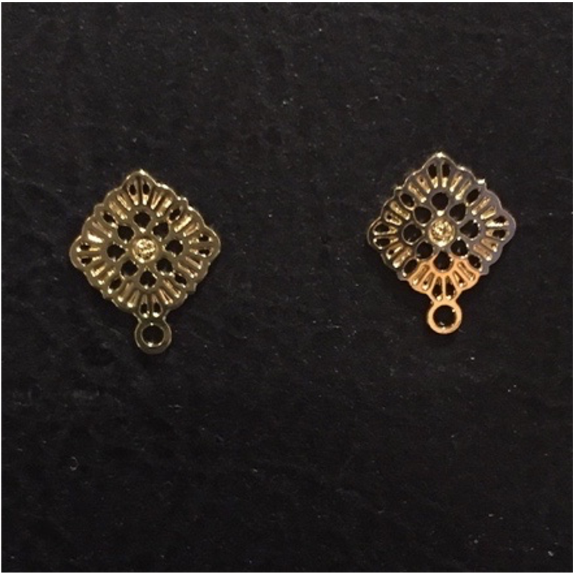 BO51 Base Aro Pequeña Calada Forma Rombo 11x11 mm más argollita Base de Aro Baño Oro Base de Aro hecho de Bronce Bañado en Oro 18K Joyas Bañadas en Oro