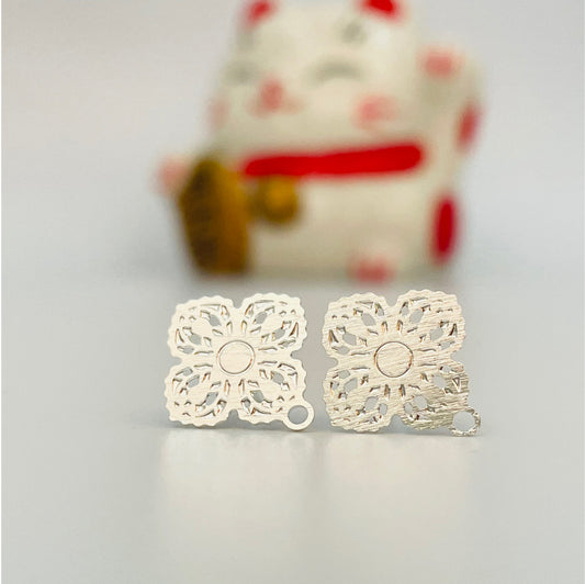 BP33 Trebol con argollita inferior 10x9 mm Base de Aro Baño Plata Bases de Aros Bañadas en oros y Plata hecho de Bronce Bañado en Plata 50 ml