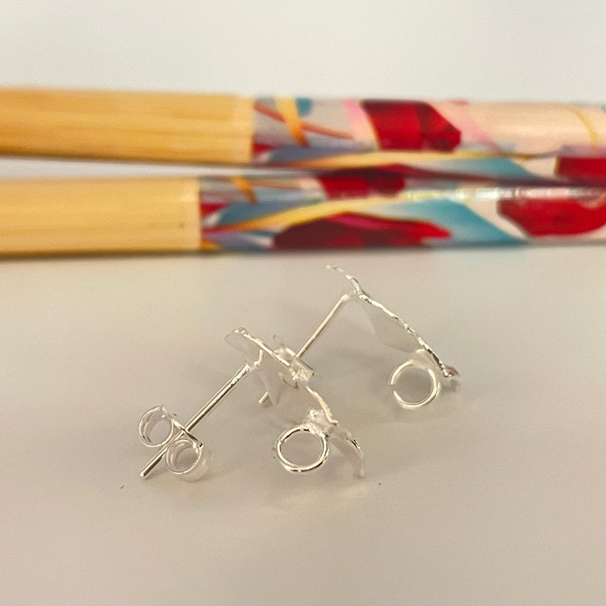 BP90 Base Aro Flor Lijada 14 mm con argolla posterior Base de Aro Baño Plata Base de Aro hecho de Bronce Bañado en Plata 50 ml Joyas Bañadas en Plata