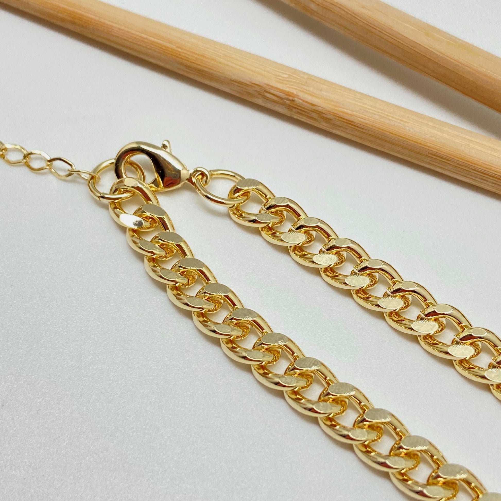 CO130 Collar Tipo Choker Cadena Grumet  Eslabón 9x7 mm Largo 32 cm más extensor Cadena Terminada Baño Oro Cadenas Bañadas hecho de Bronce Bañado en Oro 18K Joyas Bañadas en Oro