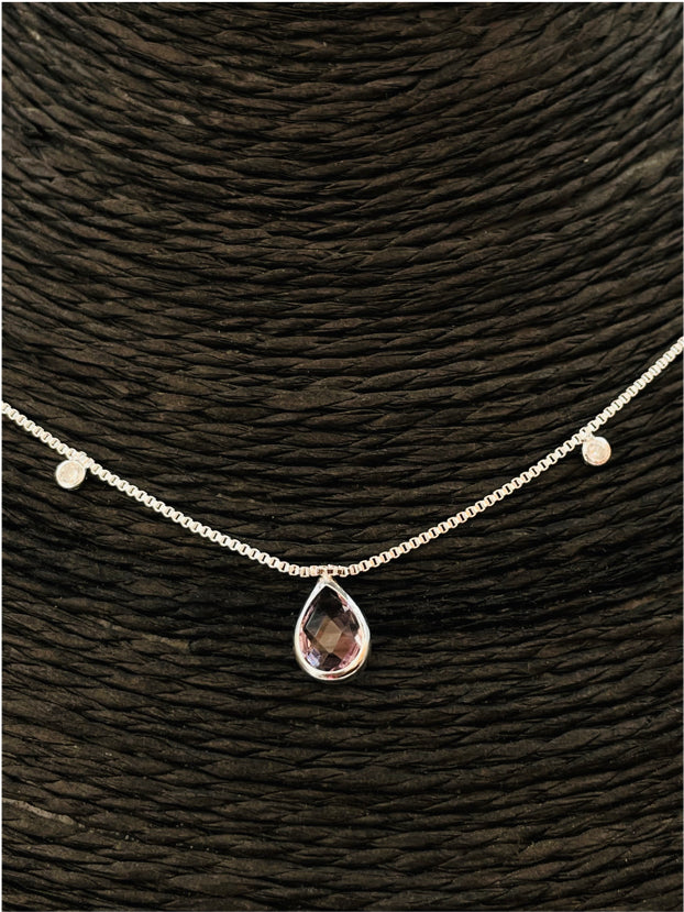 CP107 Collar con Gota Cristal Rosado 9x6 mm 2 Mini Circones 2 mm y 2 circones de 3 mm en cadena veneciana 38 cm más extensor de 10 cm terminación en mini circón Cadena Baño Plata Cadenas Bañadas en Oro y Plata hecho de Bronce Bañado en Plata 50 ml Joyas Bañadas en Plata
