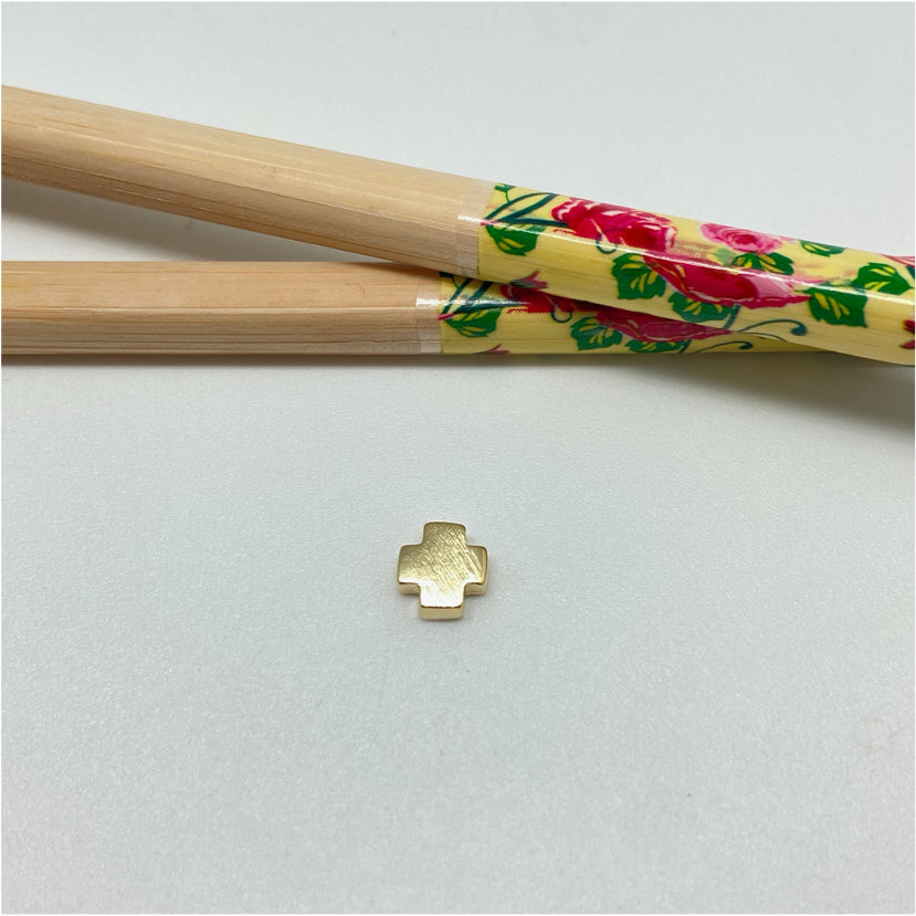 FO208 Colgante Cruz del Equilibrio para pasar 8 mm Figura Baño Oro Figuras Bañadas hecho de Bronce Bañado en Oro 18K Joyas Bañadas en Oro
