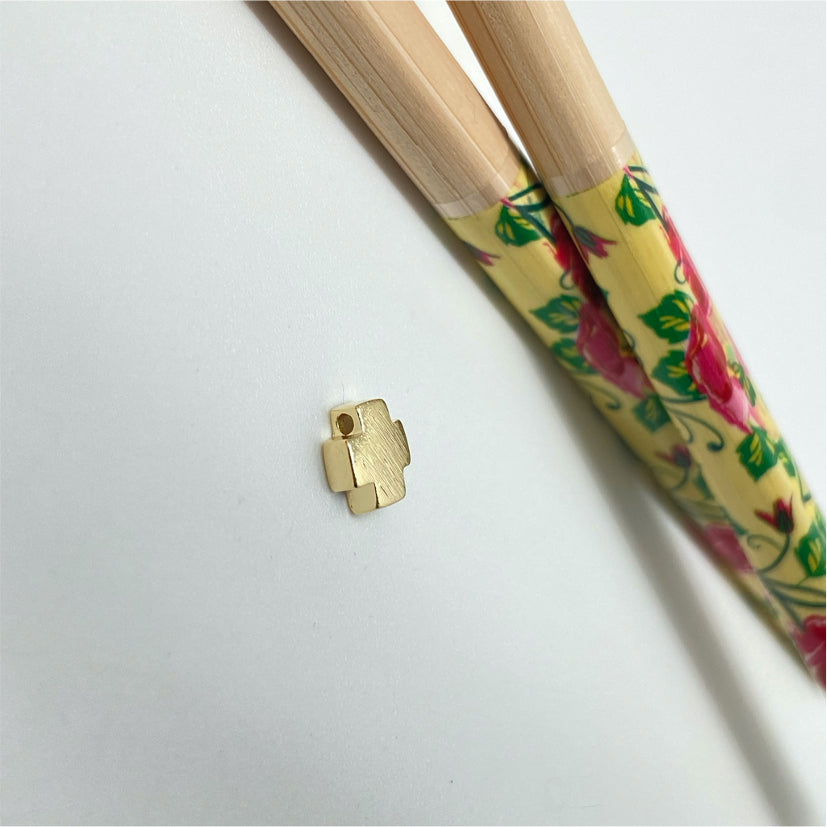 FO208 Colgante Cruz del Equilibrio para pasar 8 mm Figura Baño Oro Figuras Bañadas hecho de Bronce Bañado en Oro 18K Joyas Bañadas en Oro