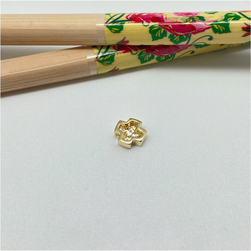 FO208 Colgante Cruz del Equilibrio para pasar 8 mm Figura Baño Oro Figuras Bañadas hecho de Bronce Bañado en Oro 18K Joyas Bañadas en Oro