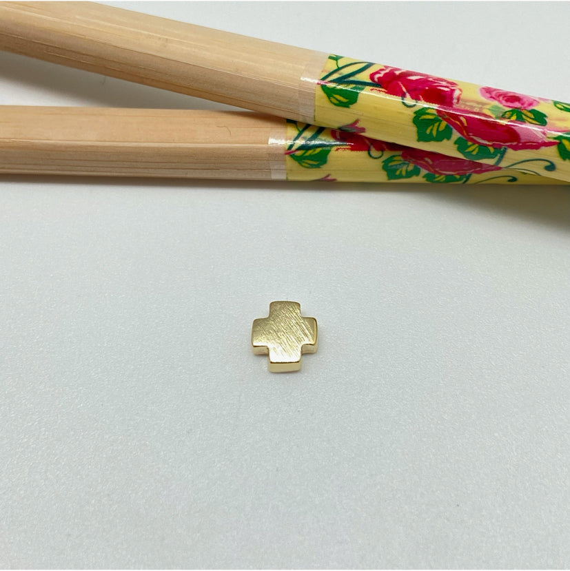 FO208 Colgante Cruz del Equilibrio para pasar 8 mm Figura Baño Oro Figuras Bañadas hecho de Bronce Bañado en Oro 18K Joyas Bañadas en Oro