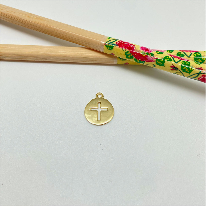 FO209 Colgante Medalla Cruz Calada diá. 20 mm más argollita Figura Baño Oro Figuras Bañadas hecho de Bronce Bañado en Oro 18K Joyas Bañadas en Oro