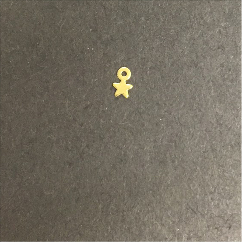 FO213 Estrella Mini 6.5 mm Figura Baño Oro Figuras Bañadas en Oro y Plata hecho de Bronce Bañado en Oro 18K