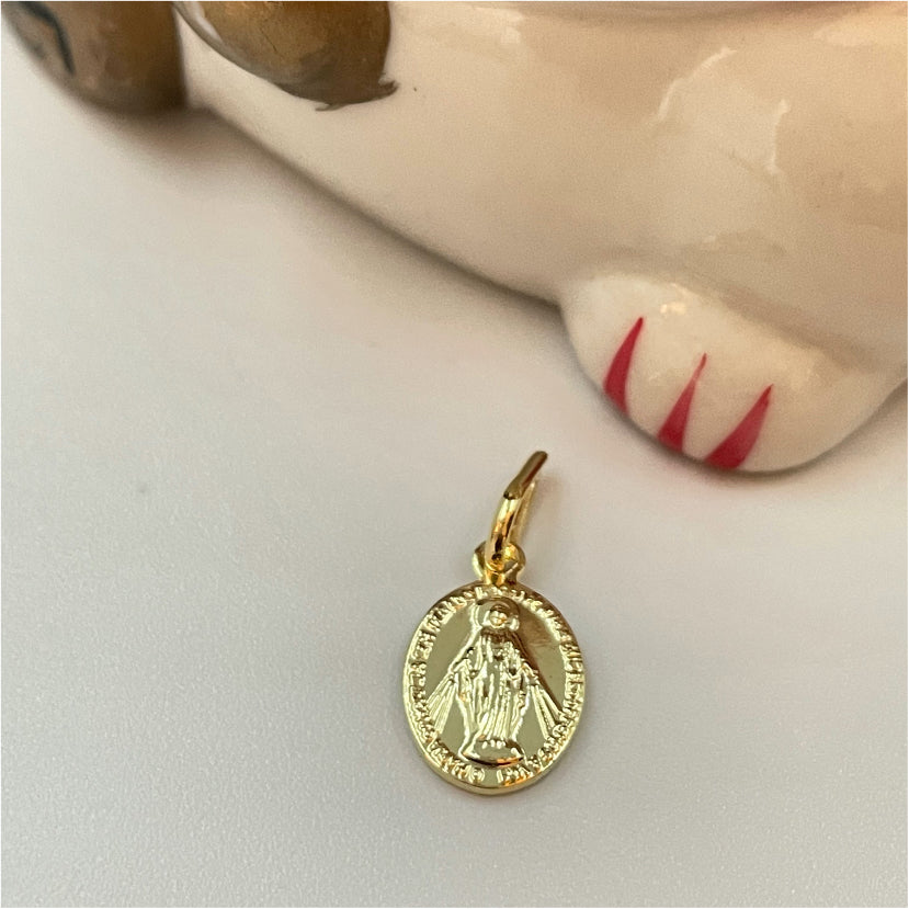 FO220 Virgen de los Milagros 10x8 mm Figura Baño Oro Figuras Bañadas en Oro y Plata hecho de Bronce Bañado en Oro 18K