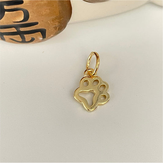 FO225 Colgante Patita de Perro 9 mm mas argollita Figura Baño Oro Figuras Bañadas en Oro y Plata hecho de Bronce Bañado en Oro 18K
