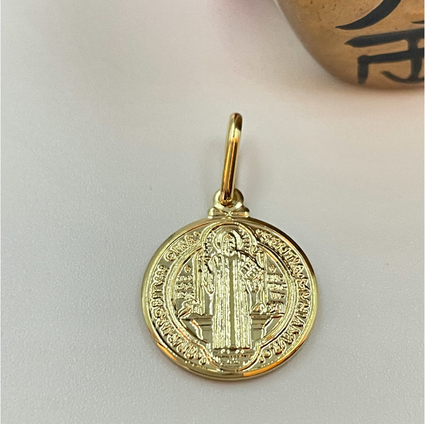 FO304 San Benito 15 mm Figura Baño Oro Figuras Bañadas en Oro y Plata hecho de Bronce Bañado en Oro 18K