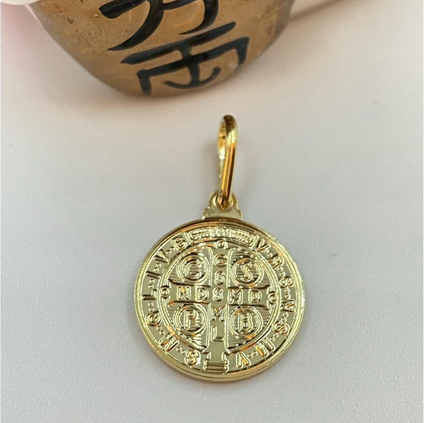 FO304 San Benito 15 mm Figura Baño Oro Figuras Bañadas en Oro y Plata hecho de Bronce Bañado en Oro 18K