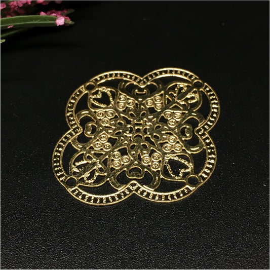 FO310 Figura Calada Tipo Conector 39 x 35 mm Figura Baño Oro Figuras Bañadas en Oro y Plata hecho de Bronce Bañado en Oro 18K