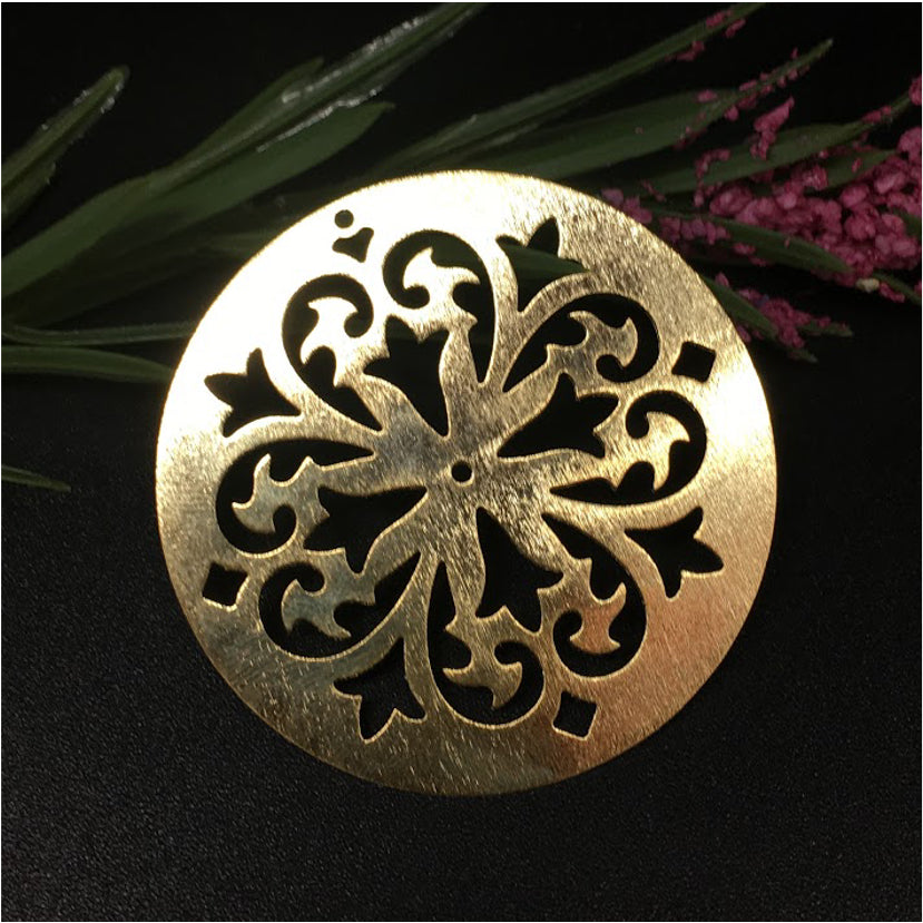 FO313 Figura Calada Mándala 48 mm Figura Baño Oro Figuras Bañadas en Oro y Plata hecho de Bronce Bañado en Oro 18K