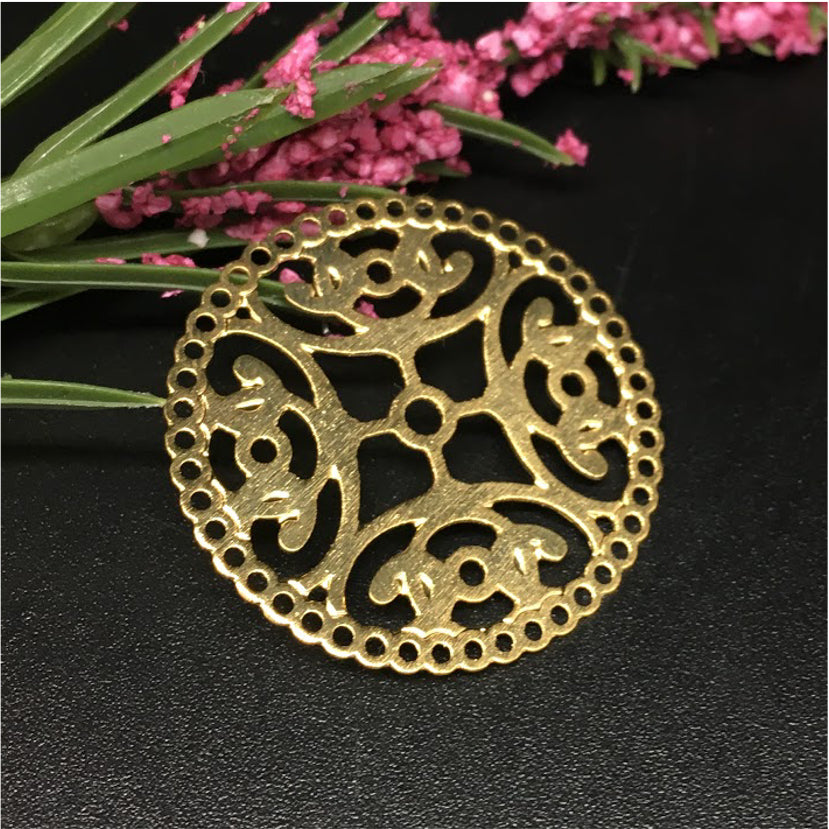 FO331 Figura Calada Todo el borde Calado 32 mm Figura Baño Oro Figuras Bañadas en Oro y Plata hecho de Bronce Bañado en Oro 18K