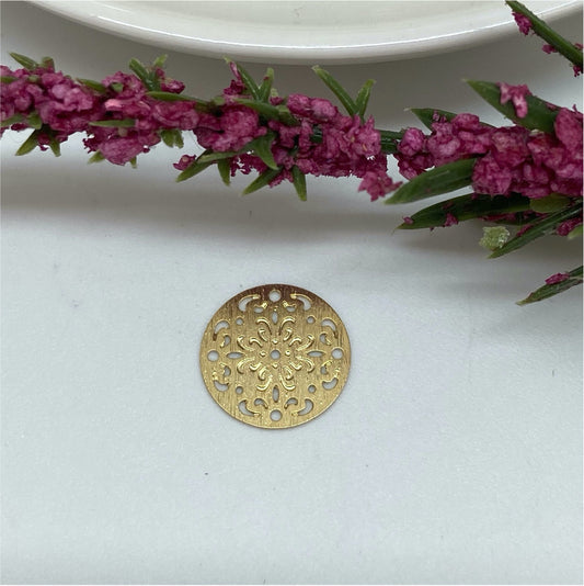 FO351 Mandala redonda calada y estampada diseño floral en el centro 12 mm Figura Baño Oro Figuras Bañadas en Oro y Plata hecho de Bronce Bañado en Oro 18K