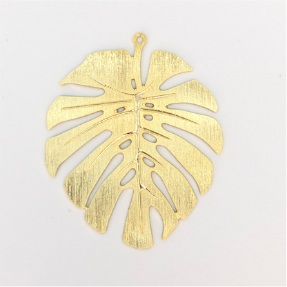 FO391 Monstera 30 x 35 mm Figura Baño Oro Figuras Bañadas en Oro y Plata hecho de Bronce Bañado en Oro 18K