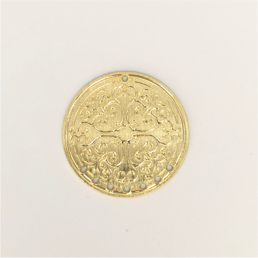 FO395 22 mm (7 perforaciones) Figura Baño Oro Figuras Bañadas en Oro y Plata hecho de Bronce Bañado en Oro 18K