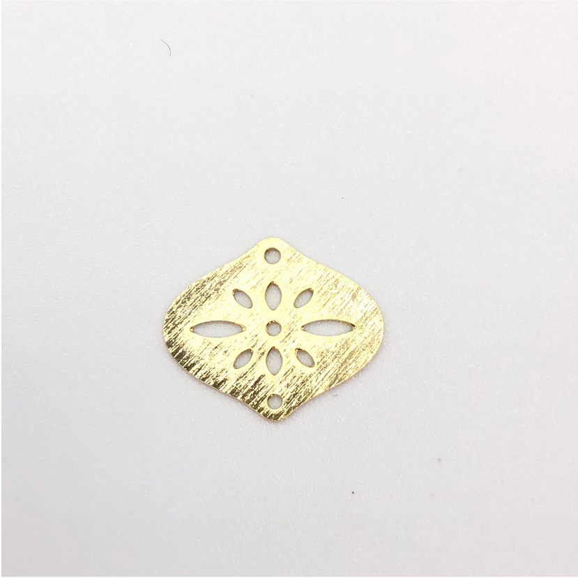 FO422 15 x 13 mm (2 perforaciones) Figura Baño Oro Figuras Bañadas en Oro y Plata hecho de Bronce Bañado en Oro 18K