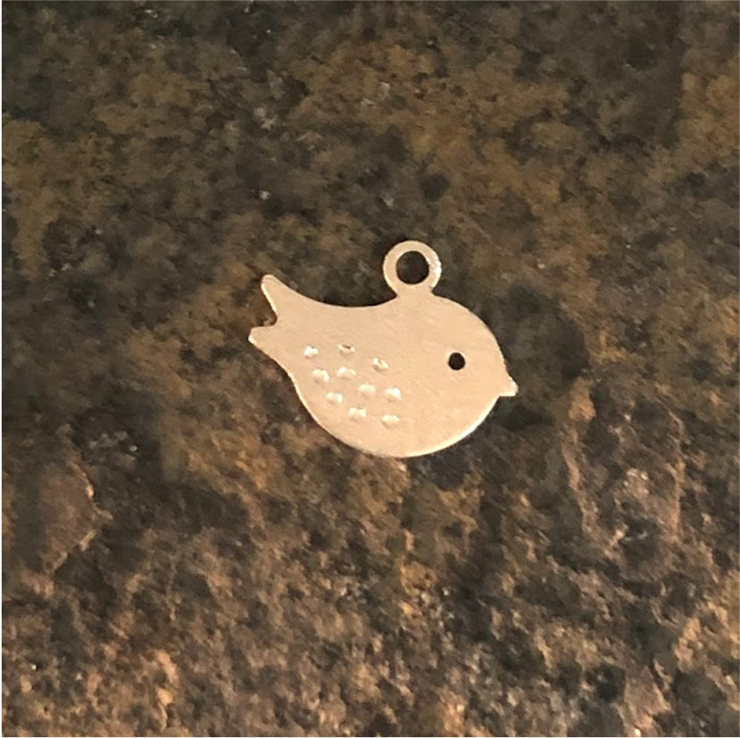 FO429 Pajarito 12 x 10 mm Figura Baño Oro Figuras Bañadas en Oro y Plata hecho de Bronce Bañado en Oro 18K