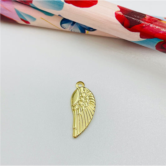 FO473 Ala 15x7 mm más argollita Figura Baño Oro Figuras Bañadas hecho de Bronce Bañado en Oro 18K Joyas Bañadas en Oro