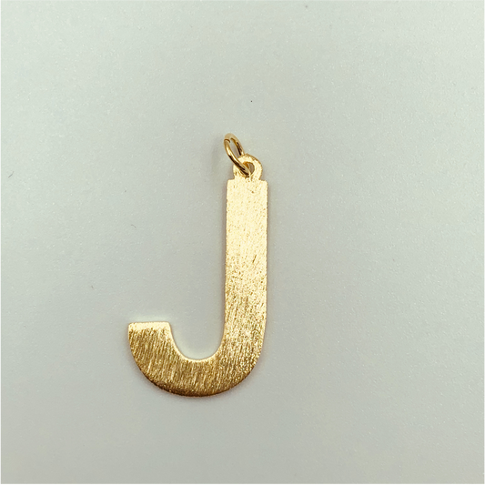 FO524 Maxi Letra Mate 27 x 22 mm Figura Baño Oro Figuras Bañadas en Oro y Plata hecho de Bronce Bañado en Oro 18K