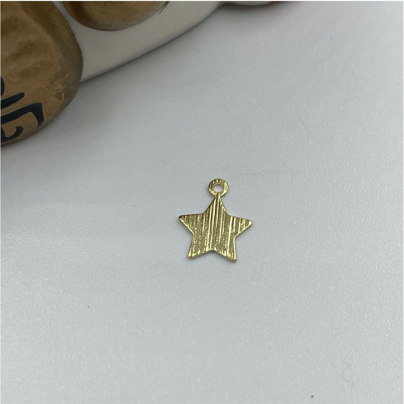 FO563 Estrella Lijada 10 mm con Argolla Figura Bano Oro Figuras Banadas en Oro y Plata hecho de Bronce Banado en Oro 18K 2