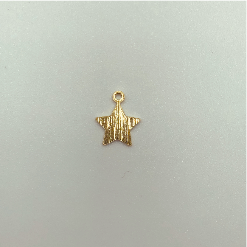 FO563 Estrella Lijada 10 mm con Argolla Figura Bano Oro Figuras Banadas en Oro y Plata hecho de Bronce Banado en Oro 18K