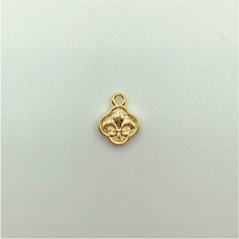 FO577 Colgante Petit Flor de Liz 8 mm Figura Baño Oro Figuras Bañadas en Oro y Plata hecho de Bronce Bañado en Oro 18K