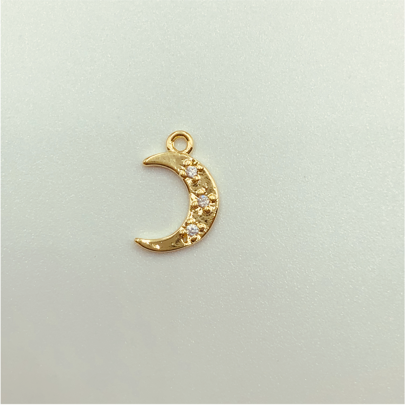 FO588 Colgante Luna 3 circones 13 x 8 mm Figura Baño Oro Figuras Bañadas en Oro y Plata hecho de Bronce Bañado en Oro 18K