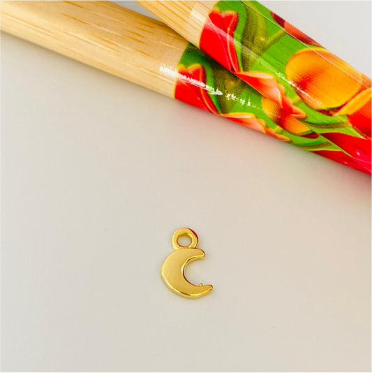 FO615 Luna Lisa Petite 6 x 5 mm Figura Baño Oro Figuras Bañadas en Oro y Plata hecho de Bronce Bañado en Oro 18K Joyas Bañadas en Oro