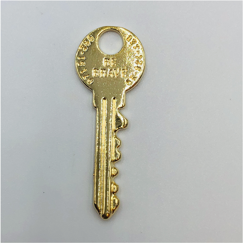 FO648 Colgante Llave 45 mm Figura Baño Oro Figuras Bañadas en Oro y Plata hecho de Bronce Bañado en Oro 18K