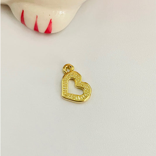 FO713 Corazón mini calado 11 x 6 mm Figura Baño Oro Figuras Bañadas en Oro y Plata hecho de Bronce Bañado en Oro 18K