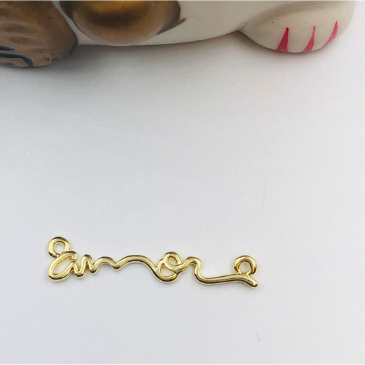 FO715 Colgante Amor 30 x 4 mm Figura Baño Oro Figuras Bañadas en Oro y Plata hecho de Bronce Bañado en Oro 18K