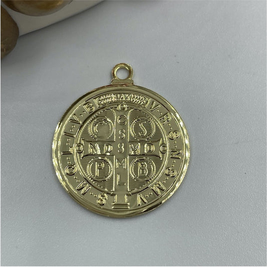 FO733 Colgante San Benito 25 mm Figura Baño Oro Figuras Bañadas en Oro y Plata hecho de Bronce Bañado en Oro 18K Joyas Bañadas en Oro