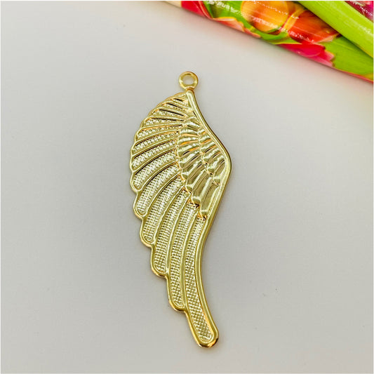 FO740 Colgante Ala de Angel 40 mm Figura Baño Oro Figuras Bañadas en Oro y Plata hecho de Bronce Bañado en Oro 18K Joyas Bañadas en Oro