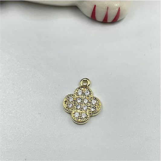 FO744 Colgante Trébol con Circones 10 mm Figura Baño Oro Figuras Bañadas en Oro y Plata hecho de Bronce Bañado en Oro 18K Joyas Bañadas en Oro