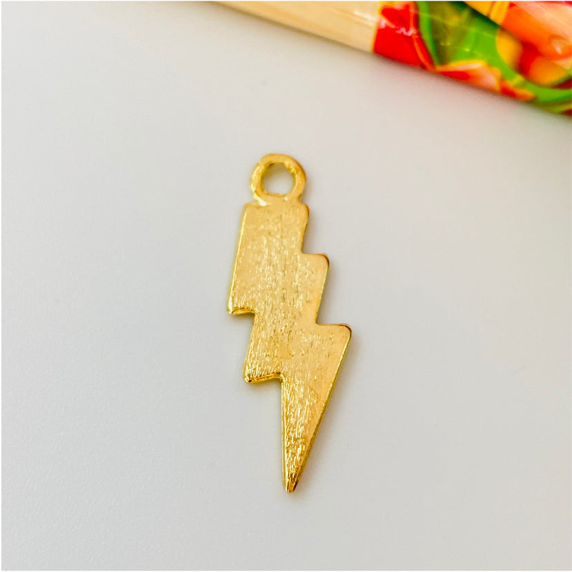 FO750 Colgante Rayo Lijado 25 x 10 mm Figura Baño Oro Figuras Bañadas en Oro y Plata hecho de Bronce Bañado en Oro 18K Joyas Bañadas en Oro