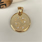 FO795-Cáncer Colgante Signo Zodiacal Cáncer 17 mm Figura Baño Oro Figuras Bañadas en Oro y Plata hecho de Bronce Bañado en Oro 18K