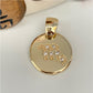 FO795-Escorpión Colgante Signo Zodiacal Escorpión 17 mm Figura Baño Oro Figuras Bañadas en Oro y Plata hecho de Bronce Bañado en Oro 18K