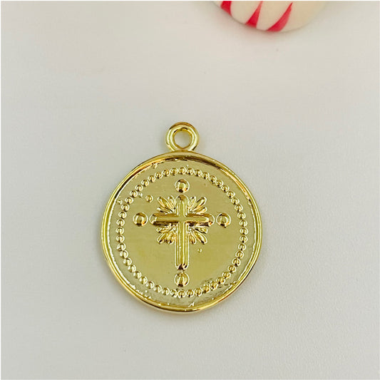 FO800 Colgante redondo con cruz en relieve 18 mm más argollita Figura Baño Oro Figuras Bañadas en Oro y Plata hecho de Bronce Bañado en Oro 18K