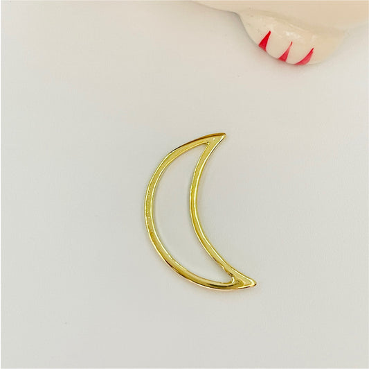 FO806 Colgante Luna 22x15 mm Figura Baño Oro Figuras Bañadas en Oro y Plata hecho de Bronce Bañado en Oro 18K