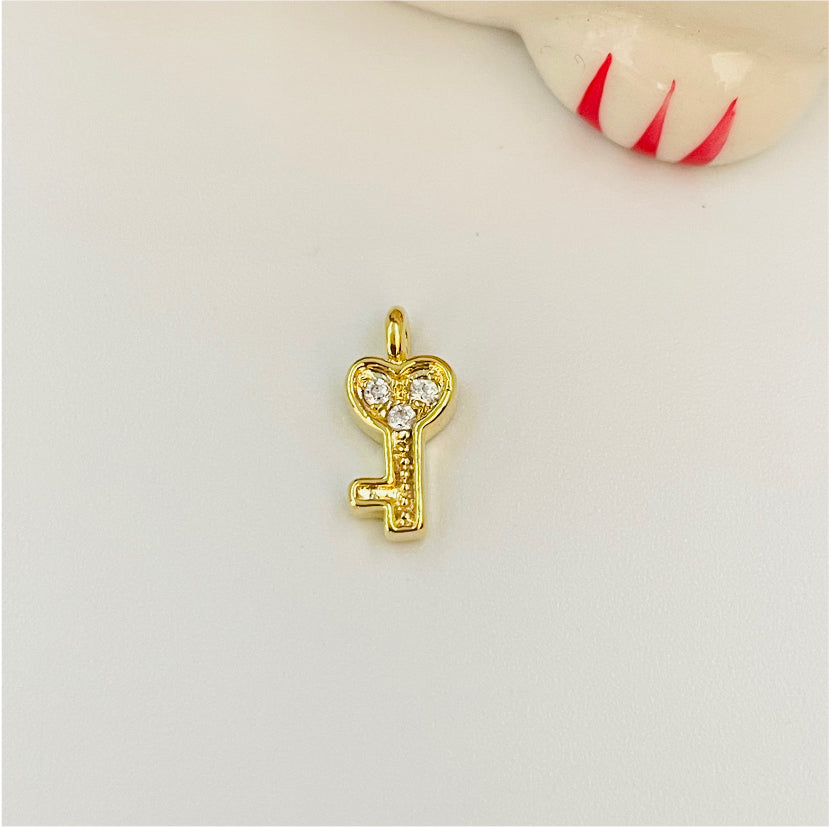 FO811 Colgante Mini llave con circones 11x6 mm incluye argollita Figura Baño Oro Figuras Bañadas en Oro y Plata hecho de Bronce Bañado en Oro 18K