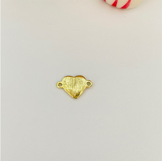 FO818 Conector Corazón Lijado 7x10 mm incluye argollitas Figura Baño Oro Figuras Bañadas en Oro y Plata hecho de Bronce Bañado en Oro 18K