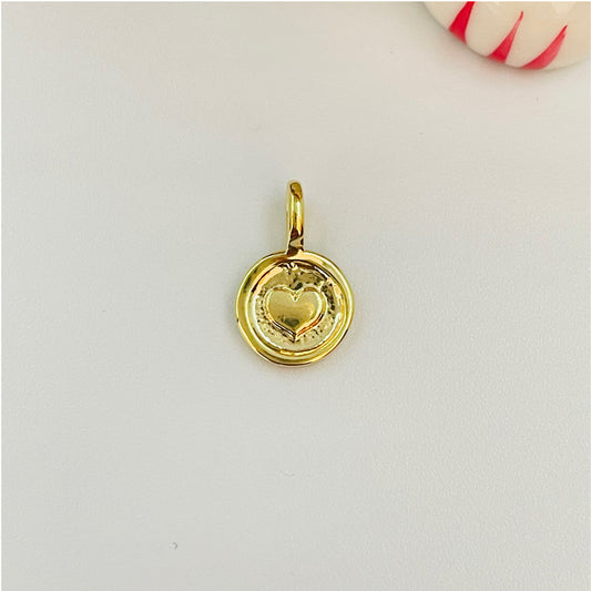 FO827 Colgante Mini Redondo Corazón en relieve 9 mm mas argollita Figura Baño Oro Figuras Bañadas en Oro y Plata hecho de Bronce Bañado en Oro 18K