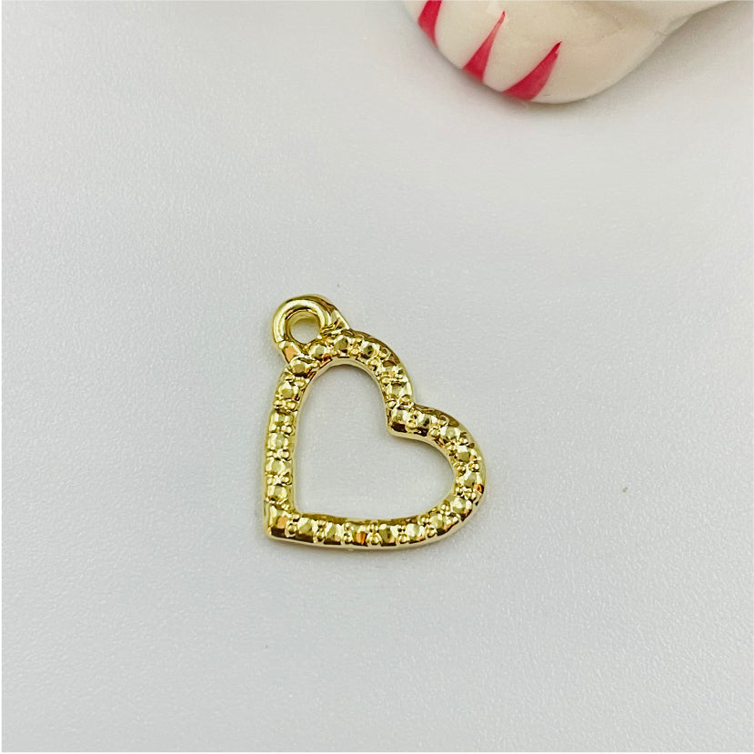 FO840 Colgante Corazón Calado Mediano Borde con Puntitos 15x12 mm incluye argollita Figura Baño Oro Figuras Bañadas en Oro y Plata hecho de Bronce Bañado en Oro 18K Joyas Bañadas en Oro
