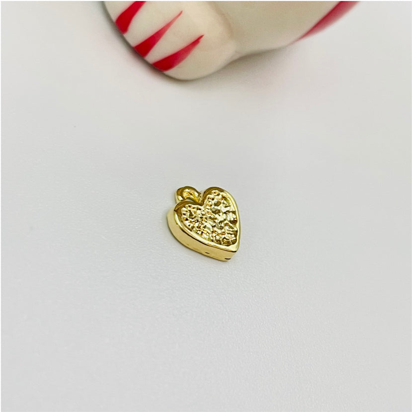 FO841 Colgante Corazón con Puntitos en el Centro 9x9 mm incluye argollita Figura Baño Oro Figuras Bañadas en Oro y Plata hecho de Bronce Bañado en Oro 18K Joyas Bañadas en Oro