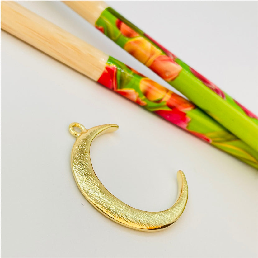 FO855 Colgante Midi Luna Lijado 24x24 mm más argollita Figura Baño Oro Figuras Bañadas en Oro y Plata hecho de Bronce Bañado en Oro 18K Joyas Bañadas en Oro